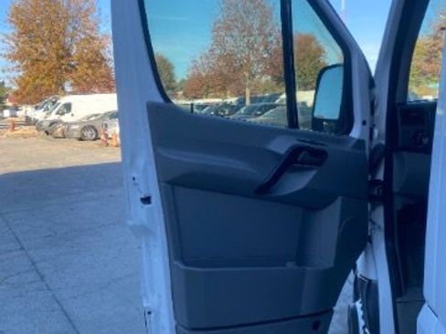 Used 2016 Freightliner Sprinter 3500 image 14