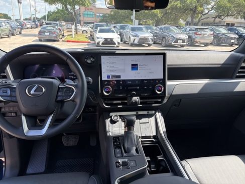 Used 2025 Lexus GX 550 w/ Accessory Package (2T) AWD/4WD image 14