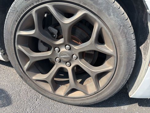 Used 2018 Chrysler 300 S w/ 300S Alloy Package image 4