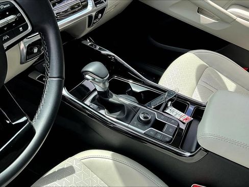 Certified 2023 Kia Sorento SX AWD/4WD image 17
