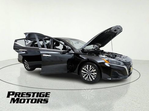 Used 2025 Nissan Altima 2.5 SV FWD image 15