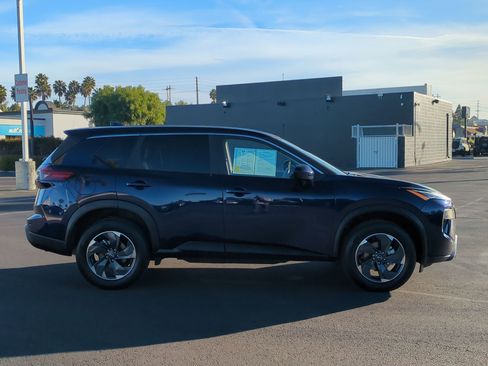 Certified 2025 Nissan Rogue SV image 5
