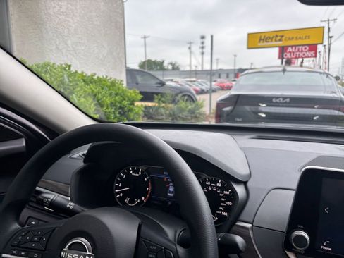 Used 2025 Nissan Altima 2.5 SV image 34