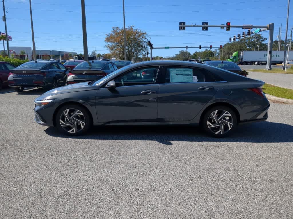 New 2026 Hyundai Elantra Limited FWD image 3
