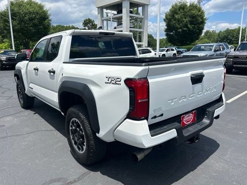 Used 2024 Toyota Tacoma TRD Off-Road AWD/4WD image 11