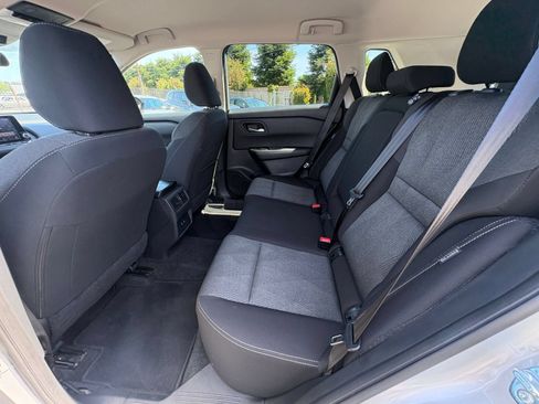 Used 2025 Nissan Rogue SV FWD image 28
