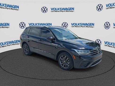 Used 2022 Volkswagen Tiguan SE FWD image 2