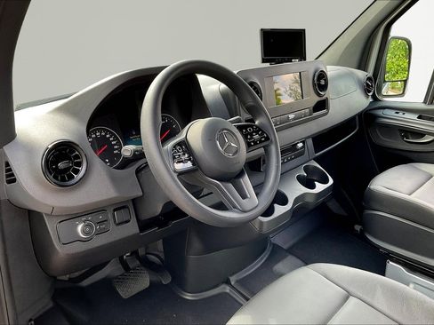 New 2024 Mercedes-Benz Sprinter 2500 w/ Acoustic Package image 15