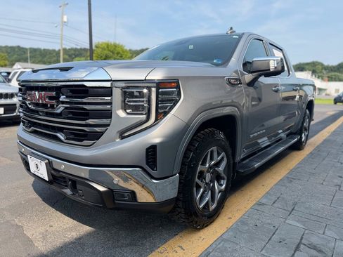 Used 2023 GMC Sierra 1500 SLT w/ SLT Premium Plus Package AWD/4WD image 4