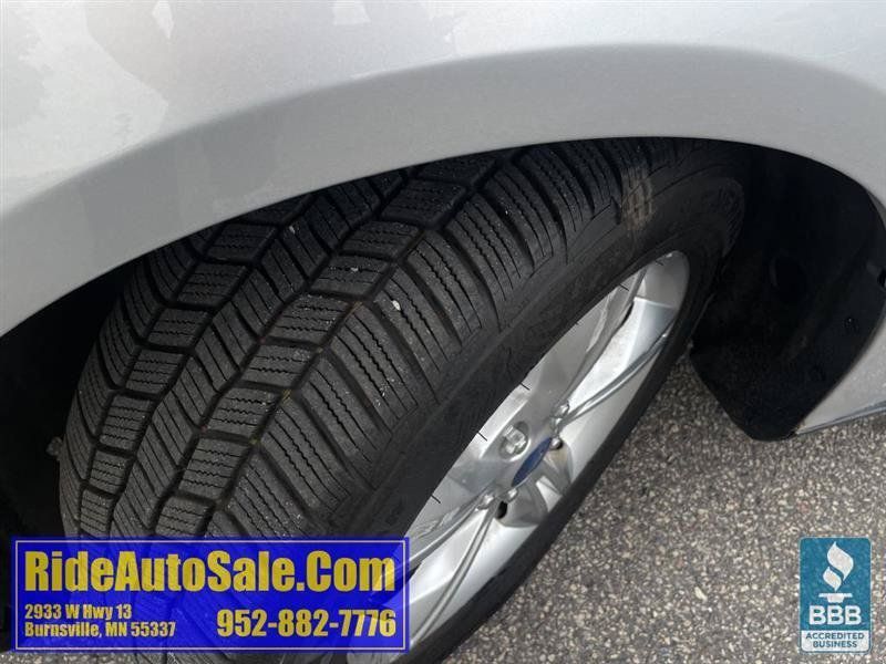 Used 2013 Ford Focus SE w/ SE Winter Pkg FWD image 24