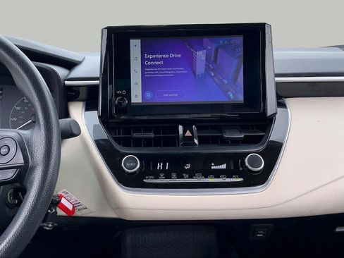 Used 2025 Toyota Corolla LE FWD image 7