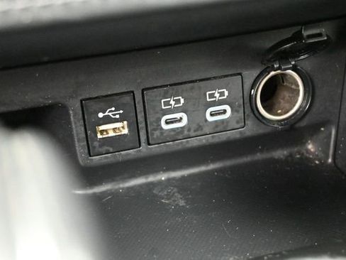 Used 2023 Toyota Highlander LE image 18