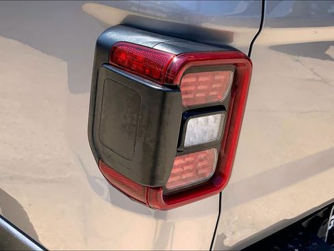Used 2020 Jeep Gladiator Overland AWD/4WD image 28