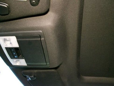 Used 2018 Ford Explorer XLT w/ XLT Appearance Package AWD/4WD image 31