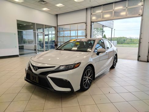 Used 2024 Toyota Camry SE FWD image 7