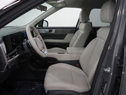 Used 2025 Hyundai Santa Fe SEL image 16