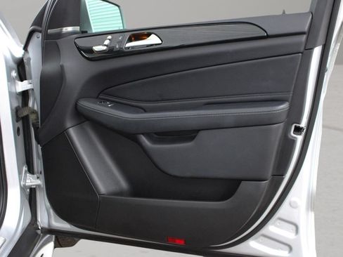 Used 2019 Mercedes-Benz GLE 400 4MATIC image 23