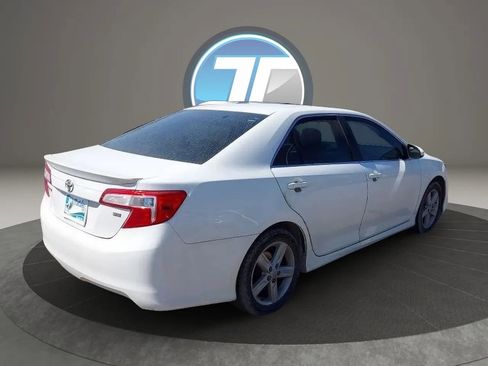 Used 2012 Toyota Camry SE FWD image 3