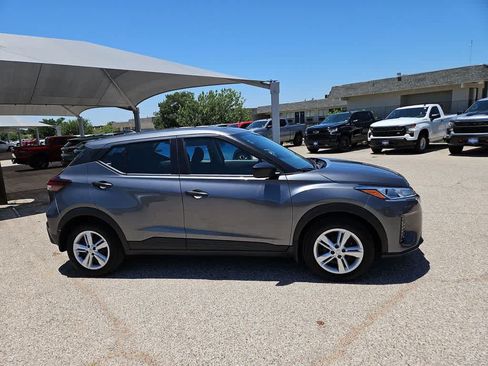 Used 2023 Nissan Kicks S FWD image 9