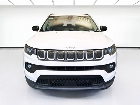 Used 2022 Jeep Compass Latitude w/ Convenience Group AWD/4WD image 2