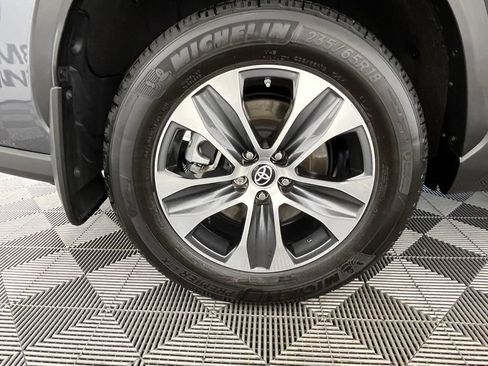 Used 2023 Toyota Highlander XLE AWD/4WD image 14