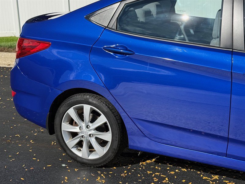 Used 2014 Hyundai Accent GLS w/ Option Group 2 FWD image 29