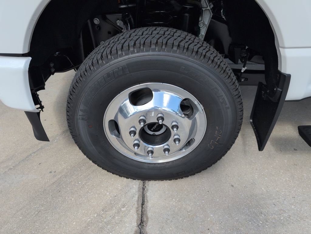 New 2026 Ford F350 Platinum w/ FX4 Off-Road Package AWD/4WD image 17