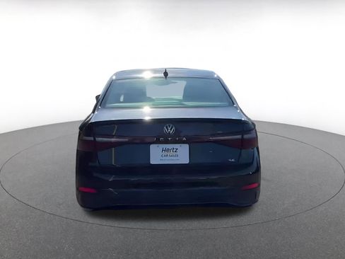 Used 2025 Volkswagen Jetta SE image 7