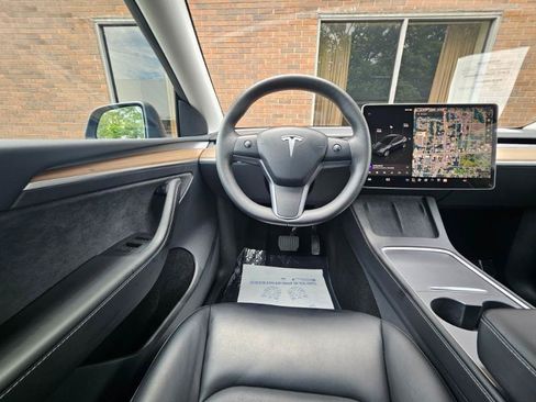 Used 2023 Tesla Model Y Long Range AWD/4WD image 5
