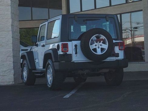 Used 2017 Jeep Wrangler Sport w/ Connectivity Group AWD/4WD image 4
