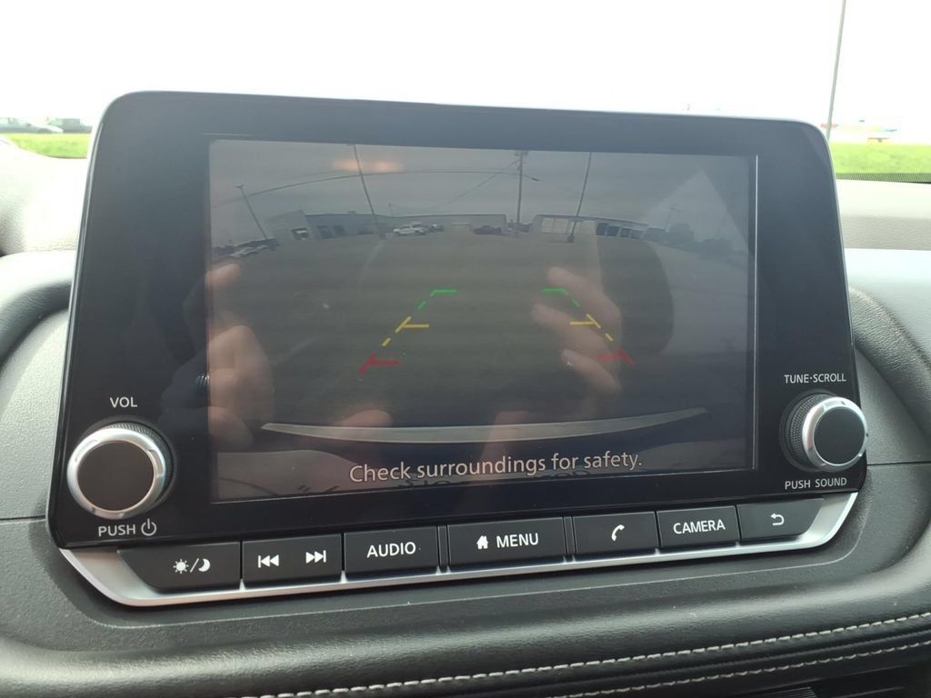 Used 2022 Nissan Rogue S AWD/4WD image 10