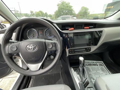 Used 2019 Toyota Corolla LE image 32