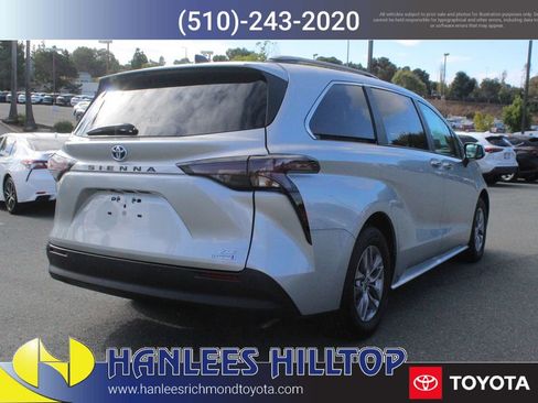 Used 2024 Toyota Sienna XLE image 7