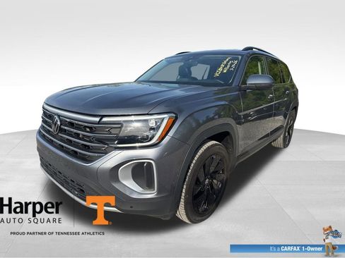 Used 2024 Volkswagen Atlas SE image 1