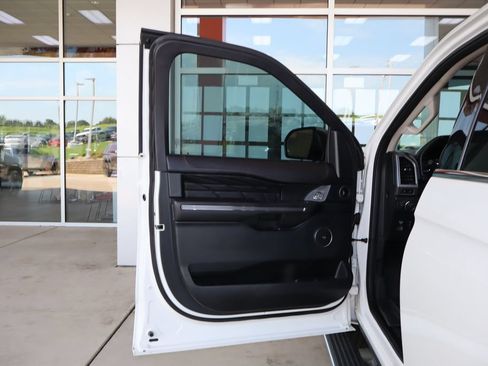 Used 2021 Ford Expedition Platinum AWD/4WD image 13