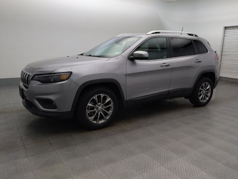 Used 2019 Jeep Cherokee Latitude Plus w/ Comfort/Convenience Group image 2