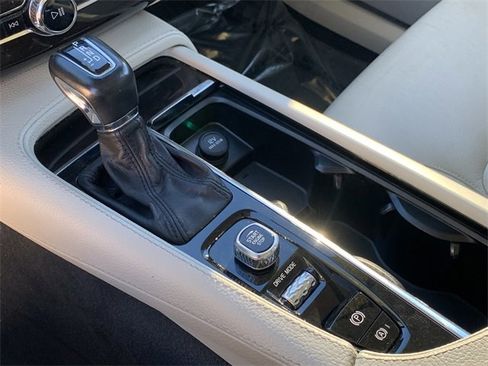Used 2018 Volvo XC90 T6 Momentum w/ Convenience Package image 35
