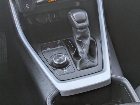 Used 2022 Toyota RAV4 XLE image 14