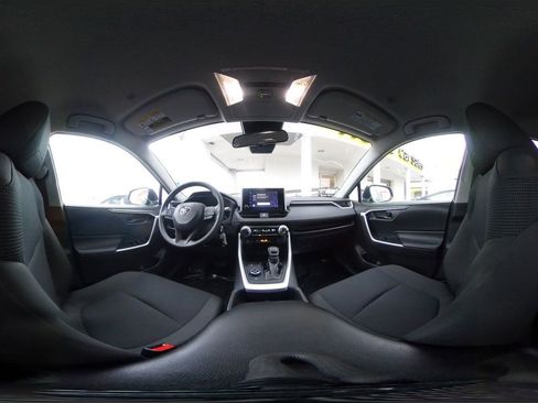 Used 2025 Toyota RAV4 LE image 38