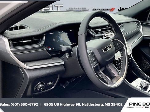 Used 2024 Jeep Grand Cherokee L Limited image 12