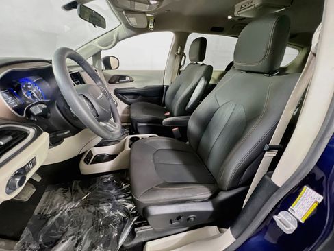 Used 2018 Chrysler Pacifica LX FWD image 19