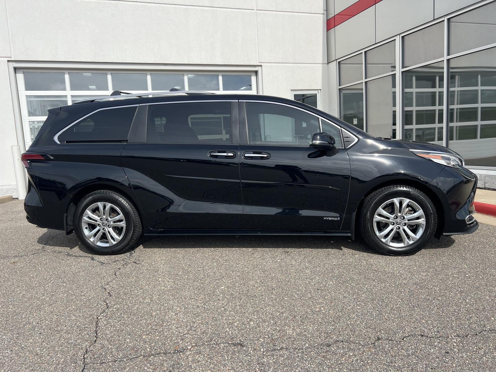 Used 2021 Toyota Sienna Platinum w/ Protection Package (TMS) AWD/4WD image 27