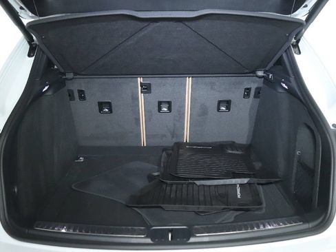 Used 2026 Porsche Macan AWD/4WD image 37
