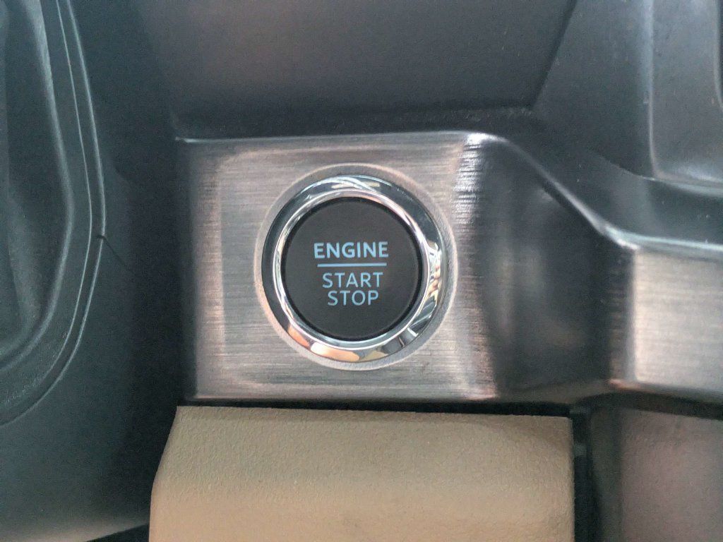 Used 2023 Ford F250 Lariat w/ Lariat Ultimate Package AWD/4WD image 31