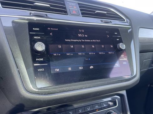 Used 2018 Volkswagen Tiguan SEL AWD/4WD image 13