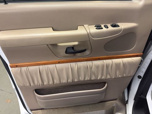 Used 2003 Ford E-150 and Econoline 150 RWD image 15