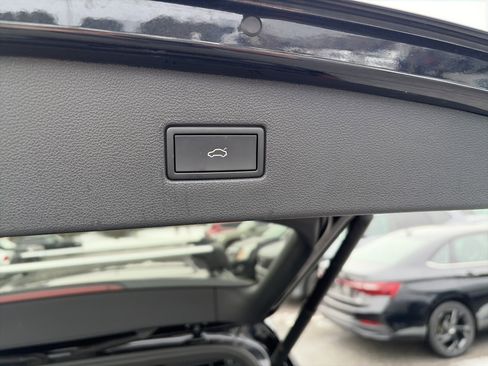 Certified 2024 Volkswagen Tiguan SE R-Line image 18