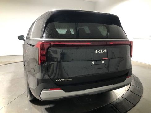 New 2026 Kia Carnival LX FWD image 5