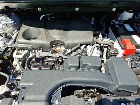 Used 2022 Toyota RAV4 XLE AWD/4WD image 28