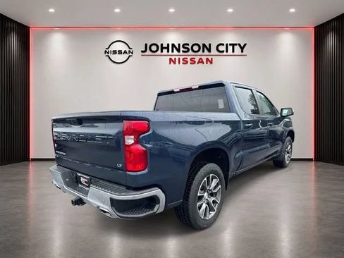Used 2022 Chevrolet Silverado 1500 LT AWD/4WD image 5
